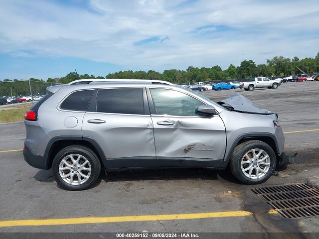 1C4PJLCB8JD596124 Jeep Cherokee Latitude Fwd