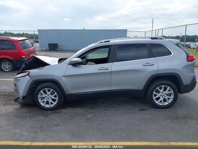 1C4PJLCB8JD596124 Jeep Cherokee Latitude Fwd