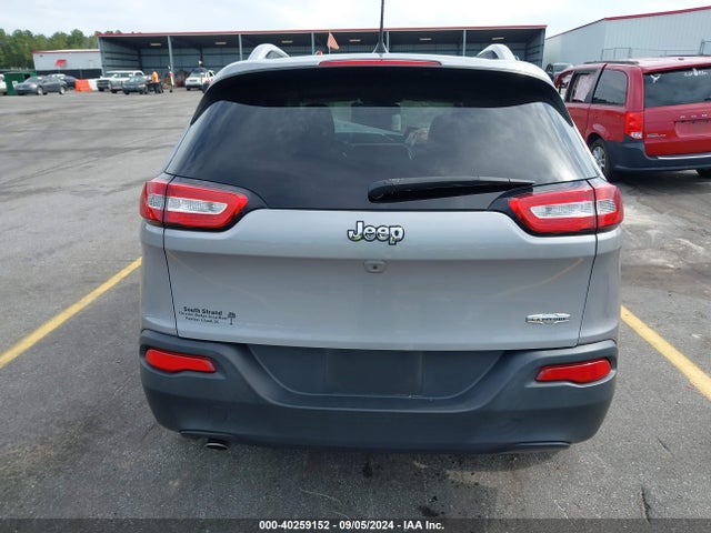 1C4PJLCB8JD596124 Jeep Cherokee Latitude Fwd