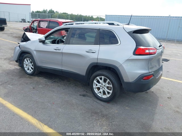 1C4PJLCB8JD596124 Jeep Cherokee Latitude Fwd
