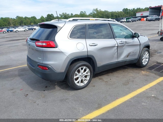 1C4PJLCB8JD596124 Jeep Cherokee Latitude Fwd