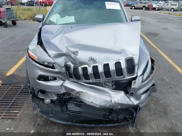 1C4PJLCB8JD596124 Jeep Cherokee Latitude Fwd