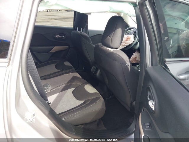 1C4PJLCB8JD596124 Jeep Cherokee Latitude Fwd