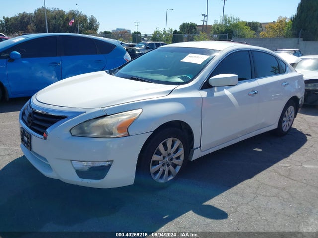 Nissan Altima 2.5 S 2014 1N4AL3AP7EN210054 Image 2