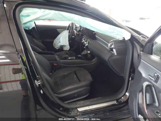 W1K3G4EB1NJ349010 Mercedes-Benz A 220
