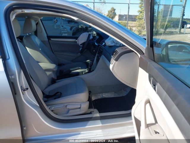 1VWAT7A30EC107923 Volkswagen Passat 1.8t Wolfsburg Edition