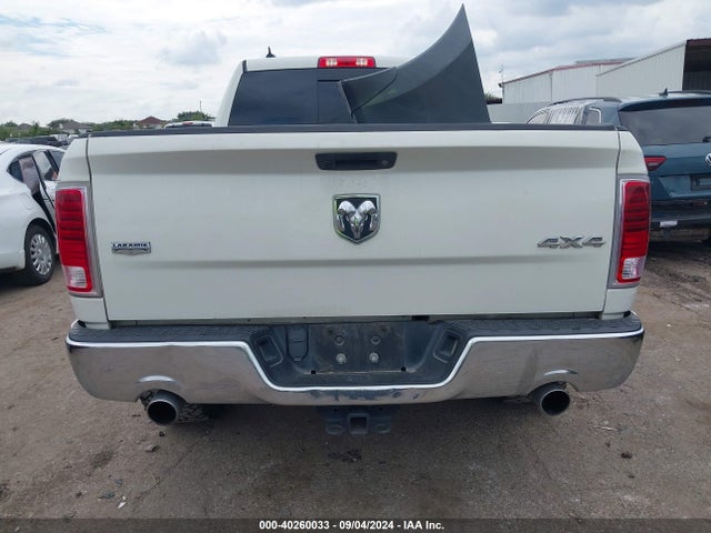 1C6RR7VT5JS144293 RAM 1500 Laramie  4x4 6'4 Box