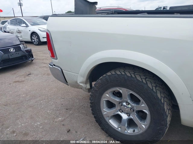 1C6RR7VT5JS144293 RAM 1500 Laramie  4x4 6'4 Box