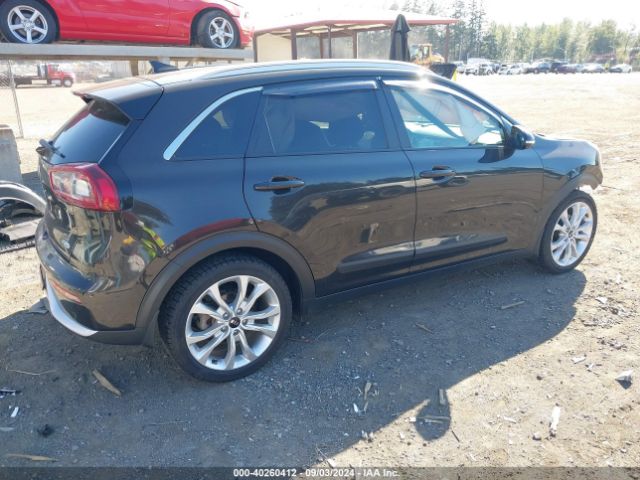 KNDCE3LC9H5075686 KIA Niro Touring