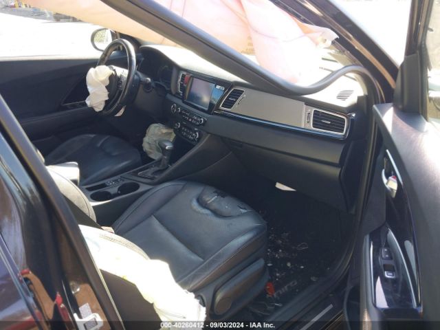 KNDCE3LC9H5075686 KIA Niro Touring