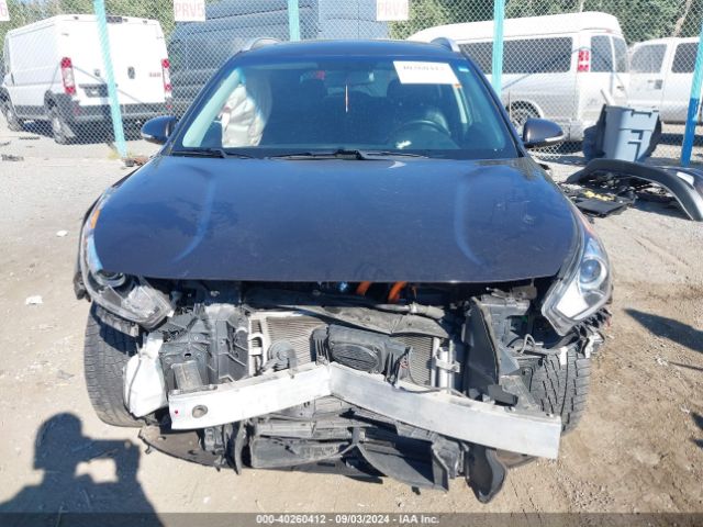 KNDCE3LC9H5075686 KIA Niro Touring