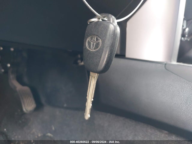 Toyota RAV4 LE 2016 JTMZFREV3GD084252 Image 11