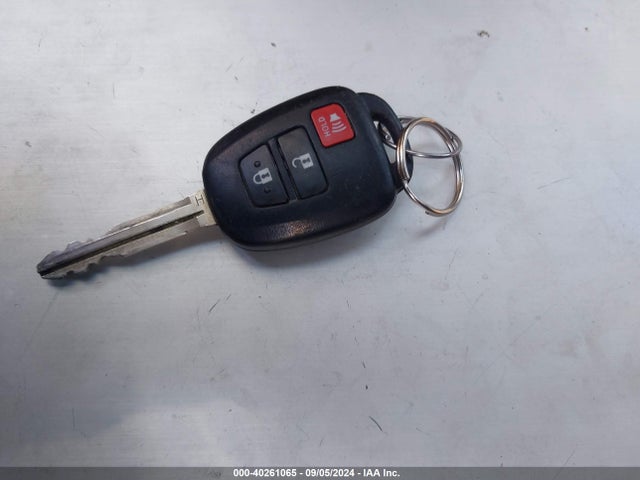 Toyota RAV4 LE 2017 2T3ZFREV2HW360277 Image 11