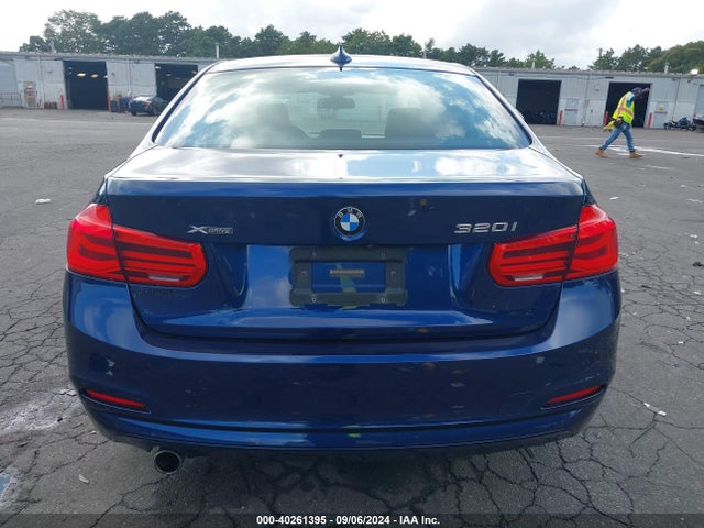 BMW 320i Xdrive 2018 WBA8E5G57JNU46246 Image 16