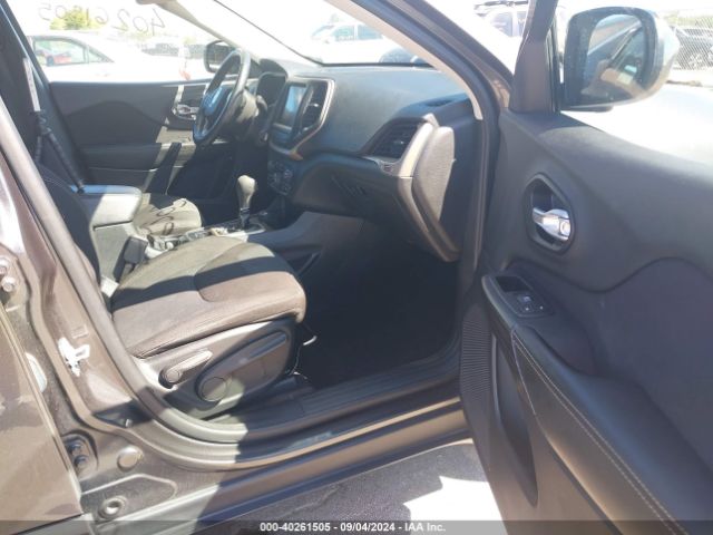 1C4PJMCB8FW788208 Jeep Cherokee Latitude