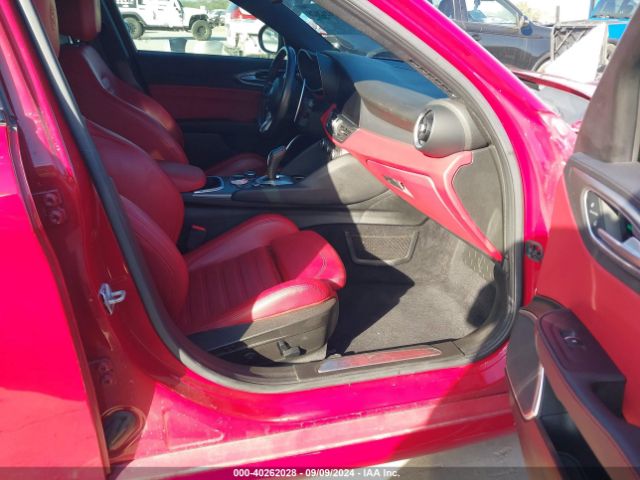 ZARFAMBN9L7634092 Alfa Romeo Giulia Ti Sport Rwd