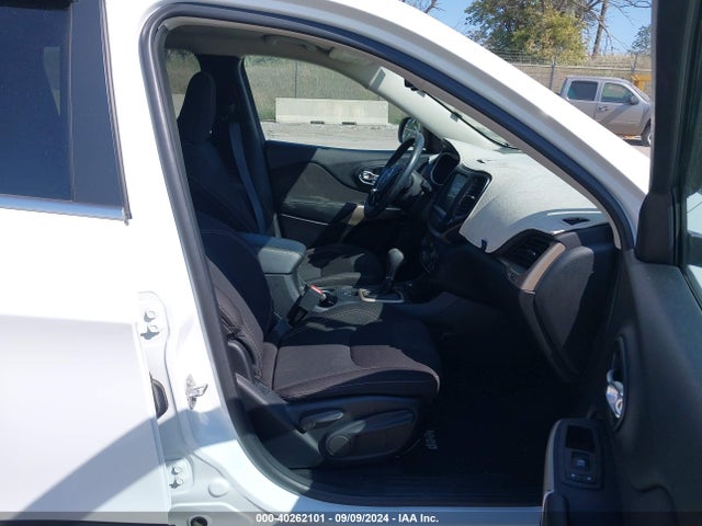 1C4PJMCS2HW606229 Jeep Cherokee Latitude 4x4