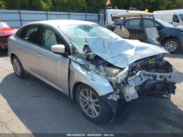 Ford FOCUS SE 2018 1FADP3F25JL250430 Image 1