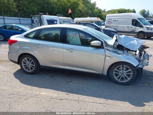 Ford FOCUS SE 2018 1FADP3F25JL250430 Image 13