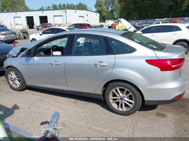 Ford FOCUS SE 2018 1FADP3F25JL250430 Image 14