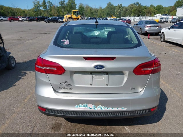 Ford FOCUS SE 2018 1FADP3F25JL250430 Image 16