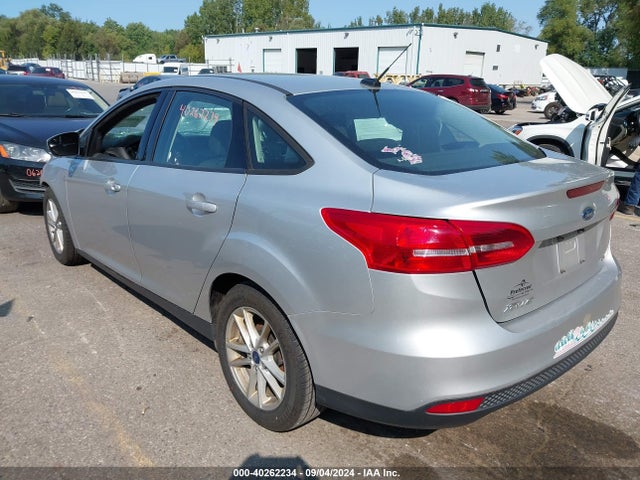 Ford FOCUS SE 2018 1FADP3F25JL250430 Image 3