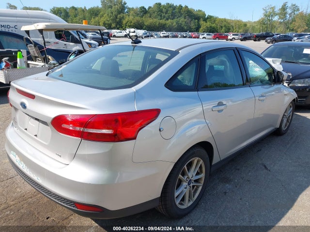 Ford FOCUS SE 2018 1FADP3F25JL250430 Image 4