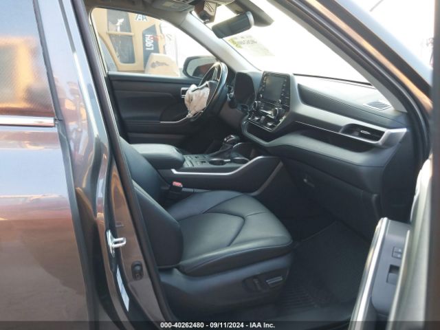 5TDGZRBH2NS562370 Toyota Highlander Xle