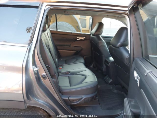 5TDGZRBH2NS562370 Toyota Highlander Xle