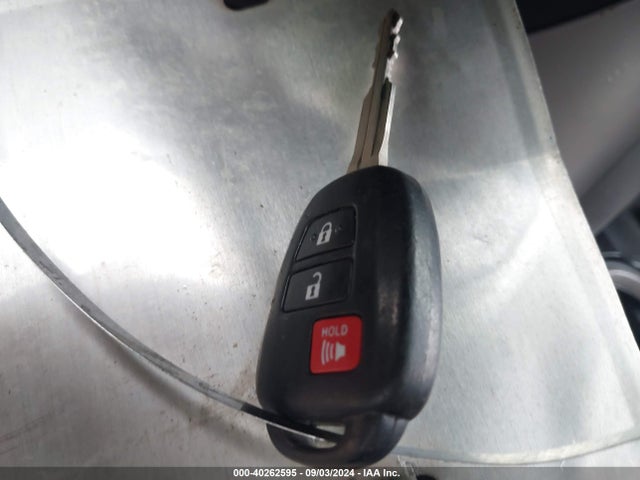 Toyota RAV4 LE 2017 2T3ZFREVXHW365937 Image 11