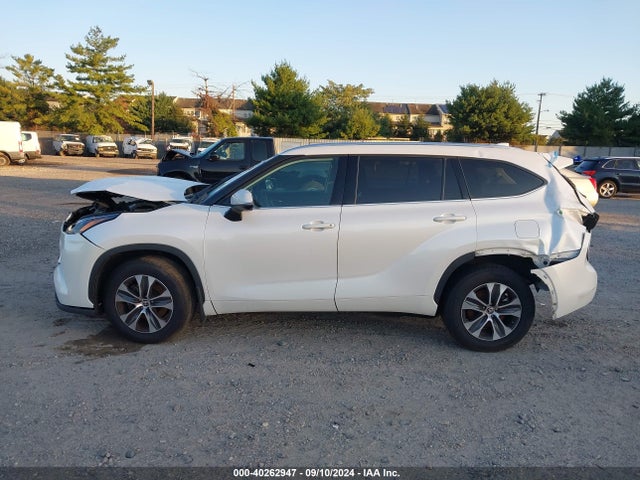 5TDGZRBH7MS065281 Toyota Highlander Xle