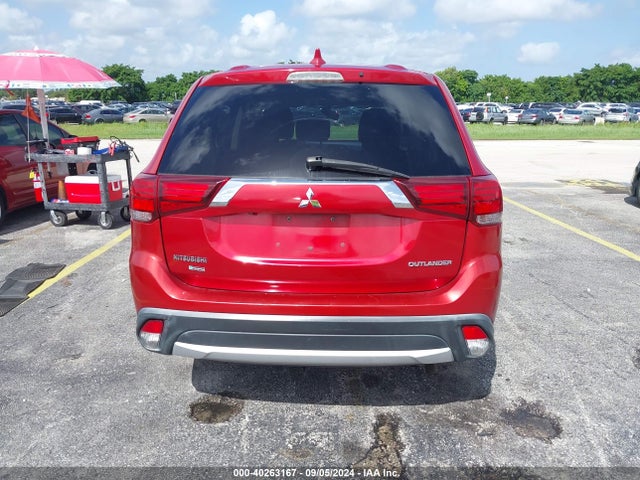 JA4AD2A31HZ032826 Mitsubishi Outlander Es