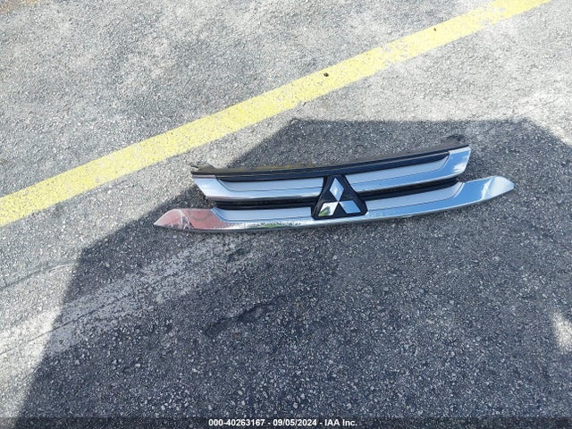 JA4AD2A31HZ032826 Mitsubishi Outlander Es