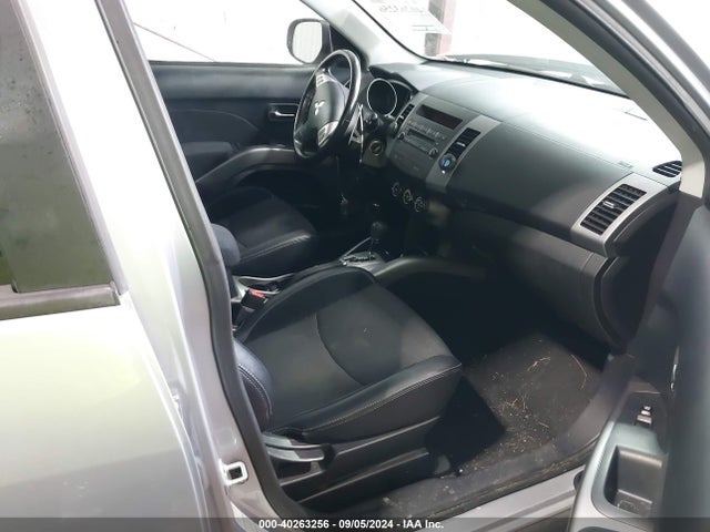 2011 MITSUBISHI OUTLANDER JA4JT3AW5BU019715 Photo 4