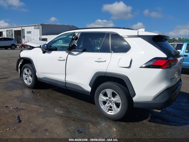 Toyota RAV4 LE 2021 2T3H1RFV6MC113350 Image 3