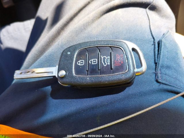 KM8SMDHF9HU256991 Hyundai Santa Fe Se