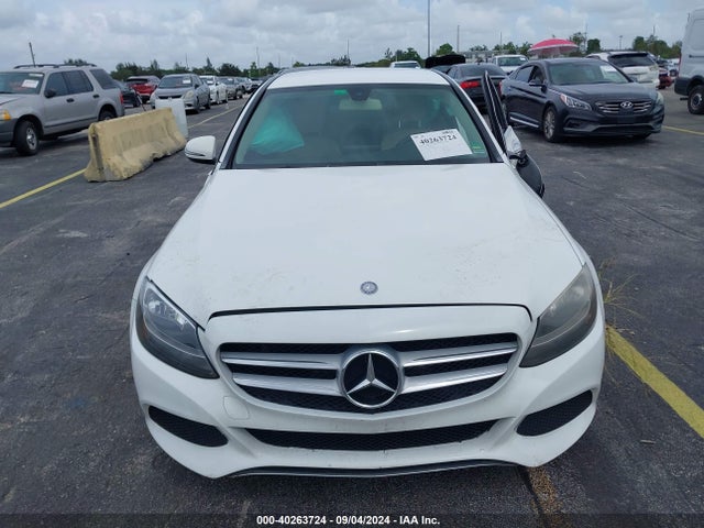 55SWF4JB5HU180233 Mercedes-Benz C 300 Luxury/sport