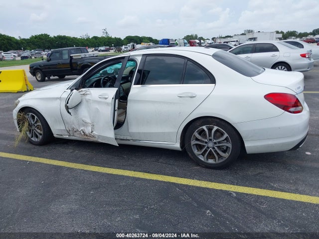 55SWF4JB5HU180233 Mercedes-Benz C 300 Luxury/sport
