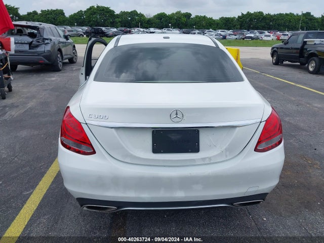 55SWF4JB5HU180233 Mercedes-Benz C 300 Luxury/sport
