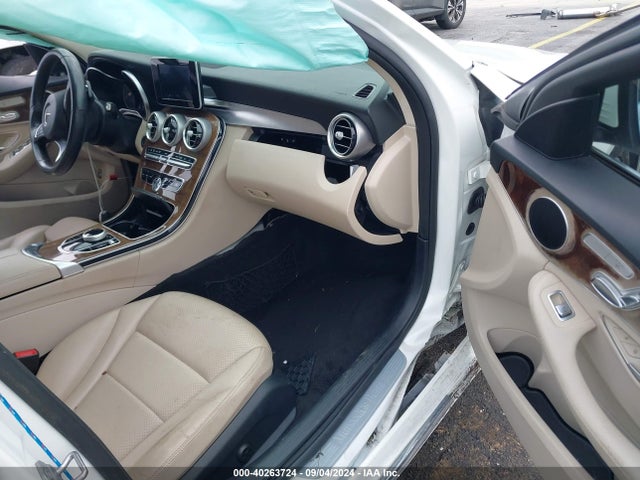 55SWF4JB5HU180233 Mercedes-Benz C 300 Luxury/sport