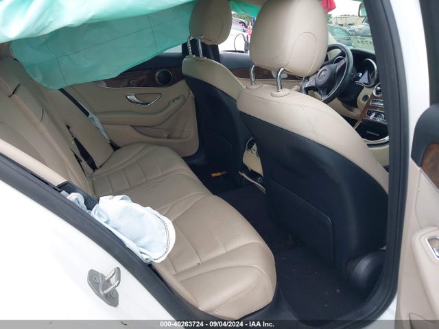 55SWF4JB5HU180233 Mercedes-Benz C 300 Luxury/sport