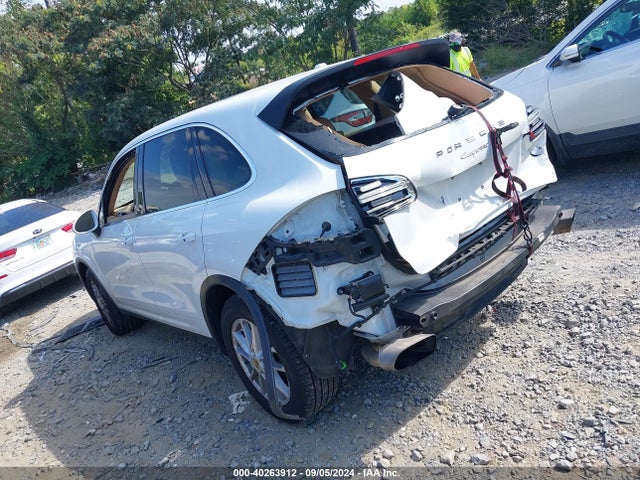 2016 PORSCHE CAYENNE WP1AA2A23GKA14436 Photo 2