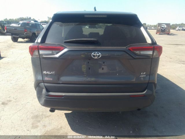 2T3F1RFV5NC318974 Toyota RAV4 LE