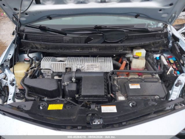 JTDZN3EU3FJ026360 Toyota Prius V Three