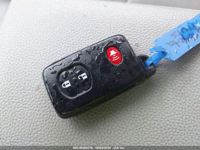 JTDZN3EU3FJ026360 Toyota Prius V Three