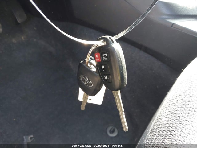 Toyota Rav4 Xle 2017 2T3RFREV5HW563745 Image 11