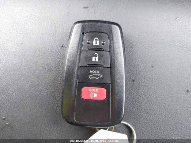 2T3A1RFV5NW262155 Toyota Rav4 Xle Premium