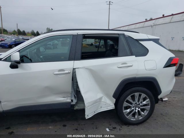 2T3A1RFV5NW262155 Toyota Rav4 Xle Premium
