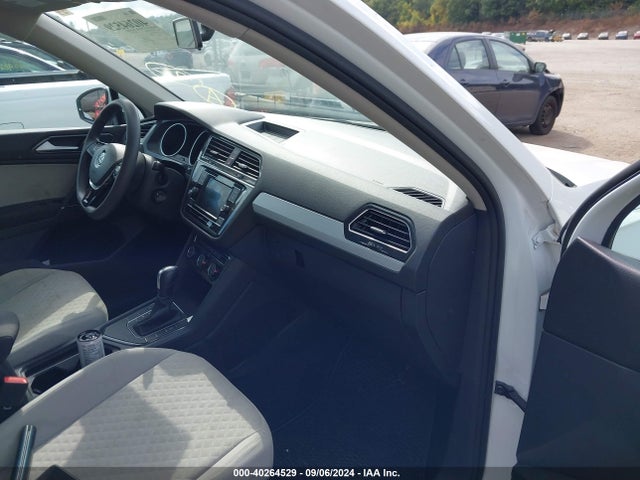 3VV1B7AX8JM020712 Volkswagen Tiguan 2.0t S