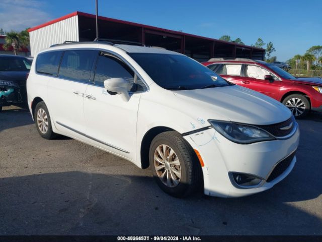 Продажа на аукционе авто 2017 Chrysler Pacifica Touring-l, vin: 2C4RC1BG2HR526503, номер лота: 40264571